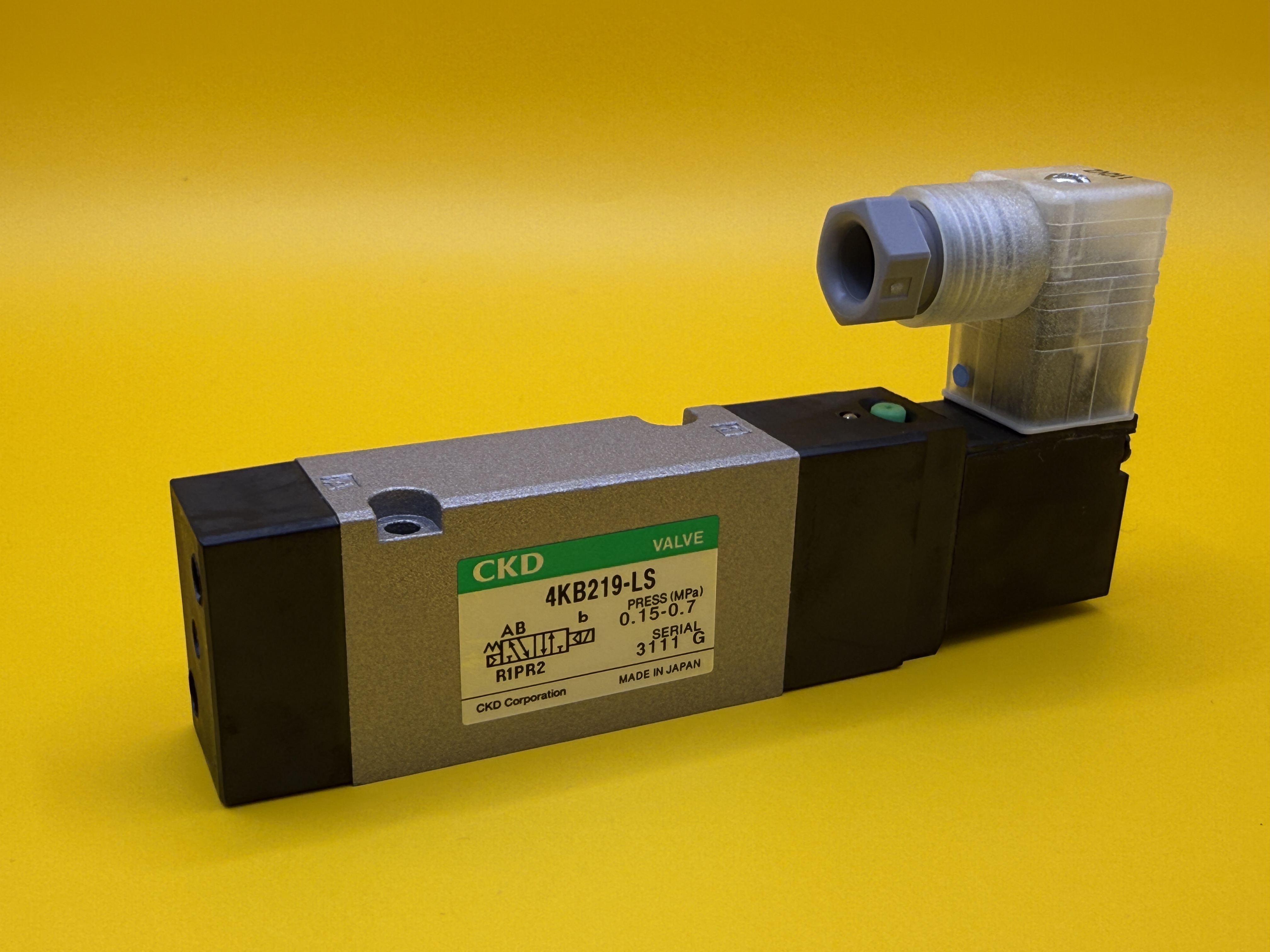 空気圧バルブ　パイロット式5ポート弁