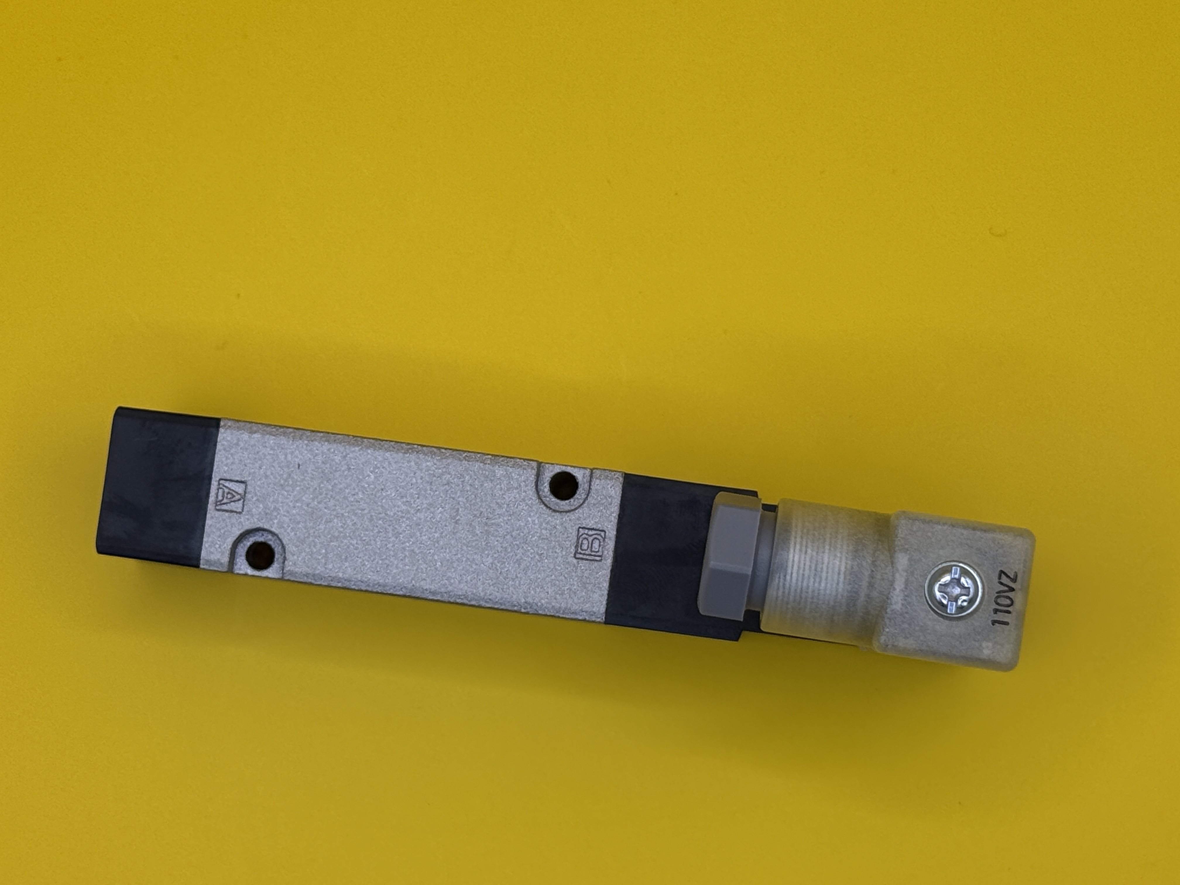 空気圧バルブ　パイロット式5ポート弁